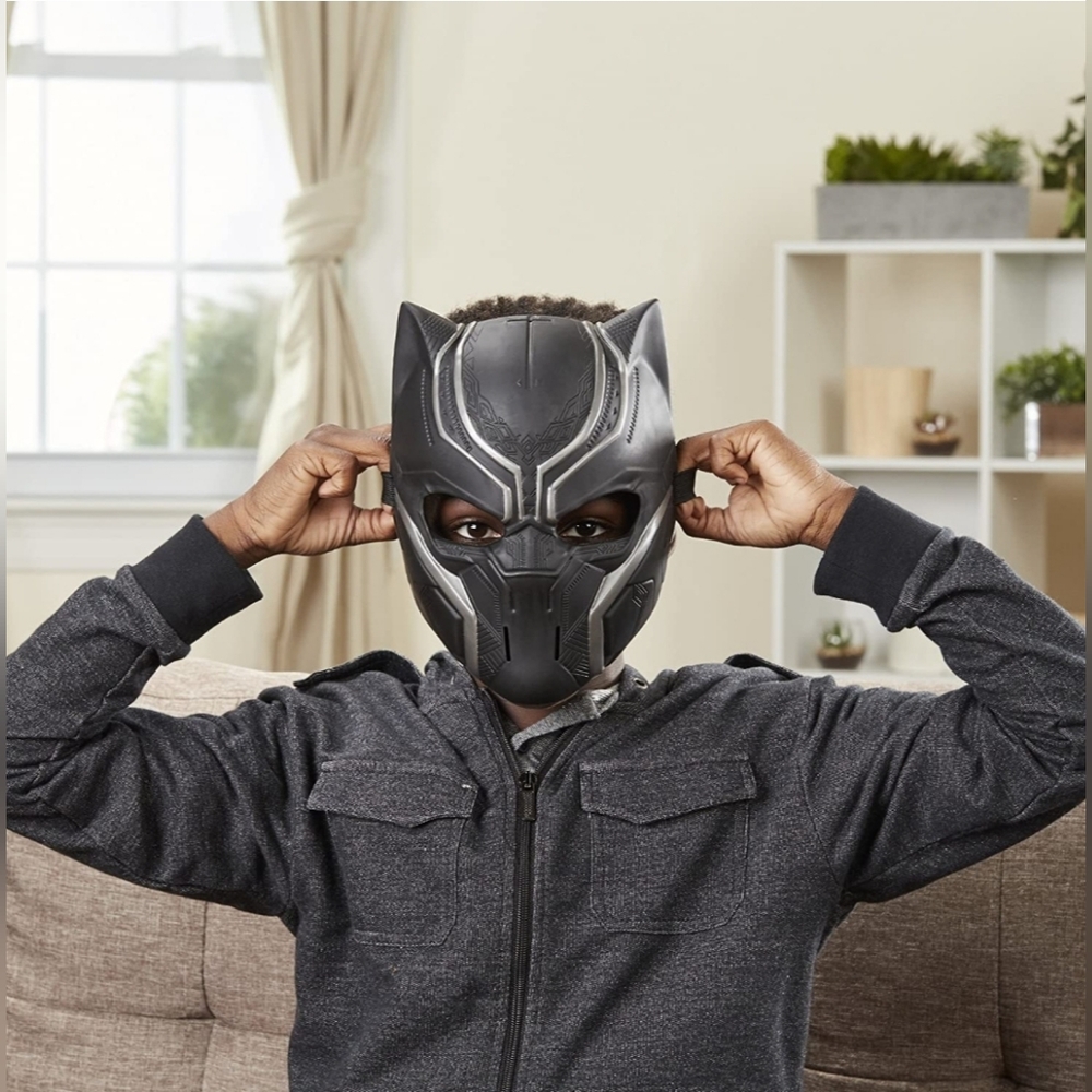 ๐๏ธ Marvel Black Panther Mask - Picture 4 of 14